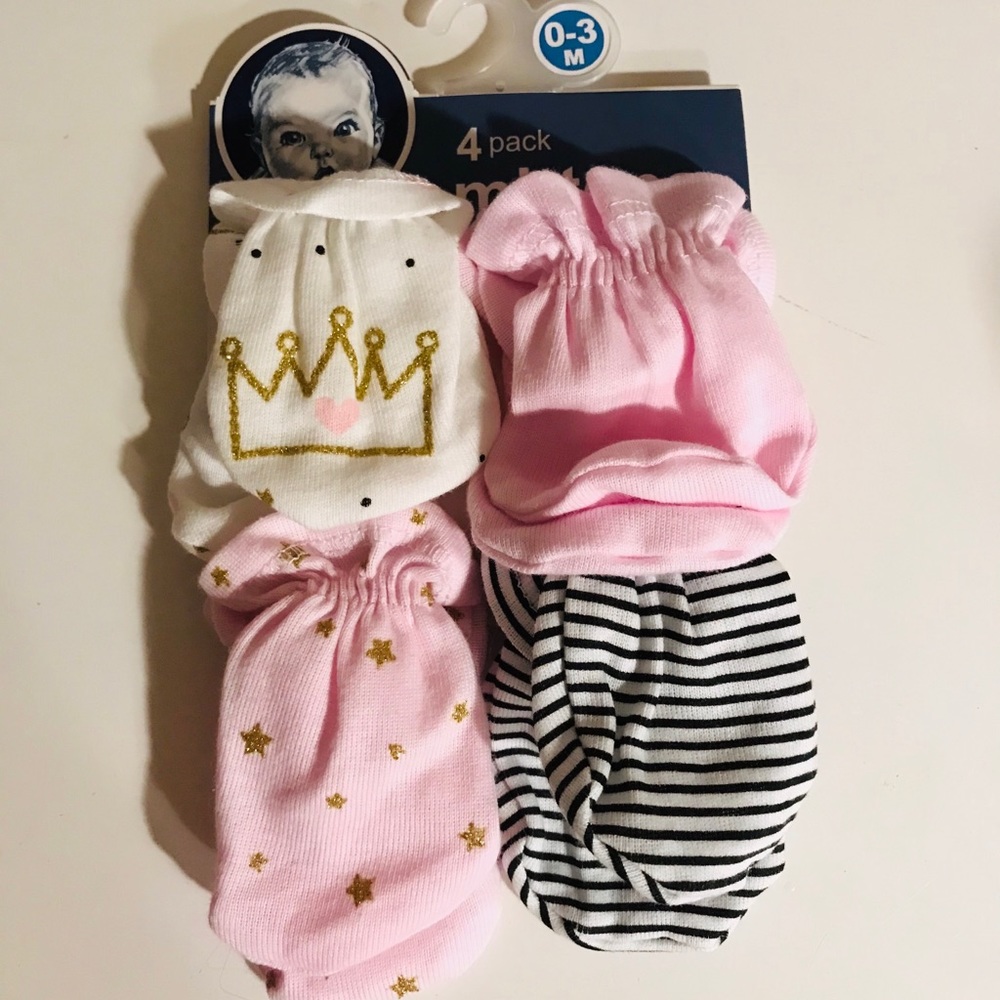 NWT baby mittens